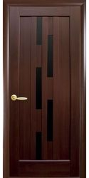 Межкомнатные двери Лаура с черным стеклом, ПВХ DeLuxe Каштан