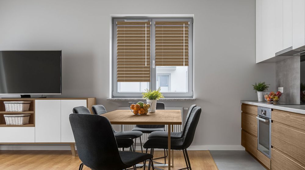 Жалюзи горизонтальные Виконт цвет орех под дерево galuzi_gorizontalni26